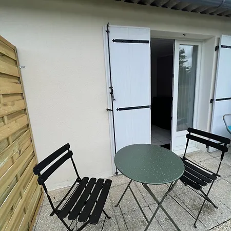 Chez Laurie Et Xavier 2 Apartament *